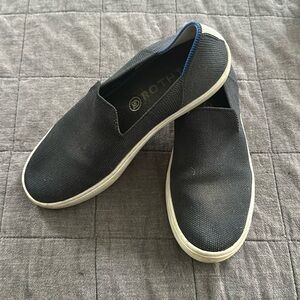 Rothys classic slip on black